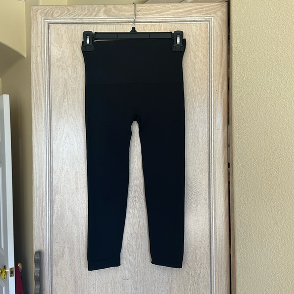Spanx Black Quarter Leggings - Picture 1 of 4